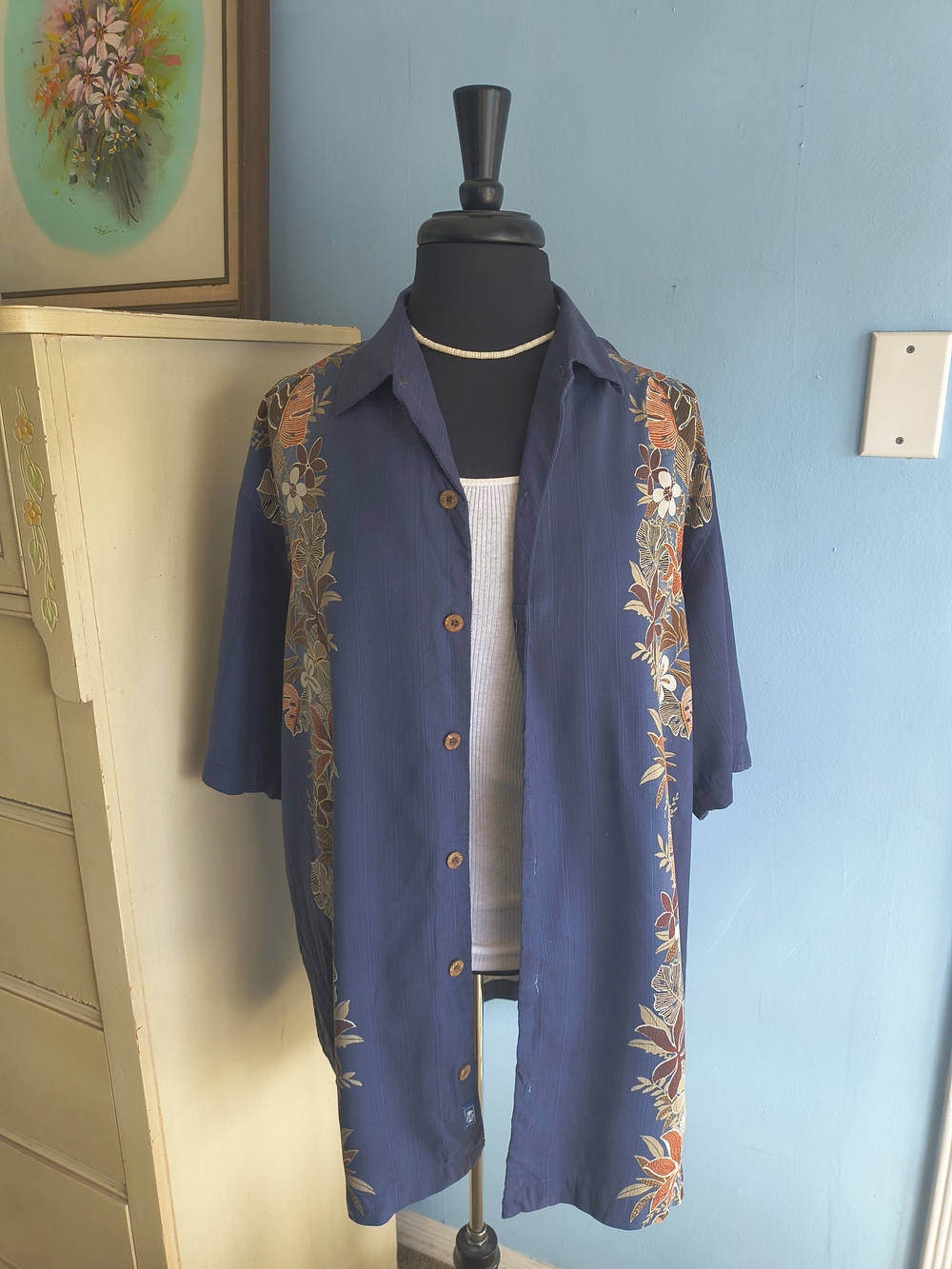 🌴 Vtg. Tommy Bahama 100% Silk Hawaiian Navy and Cream Tropical Print Camp Shirt